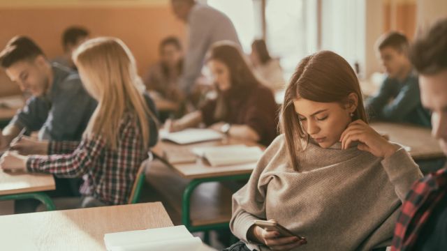 Cellphone Ban Proposal Gains Momentum in Scarborough Schools with Hundreds of Signatures