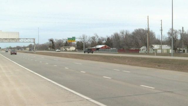 New Kansas Bill Could Make Move Over Law Apply to Disabled and Stopped Cars