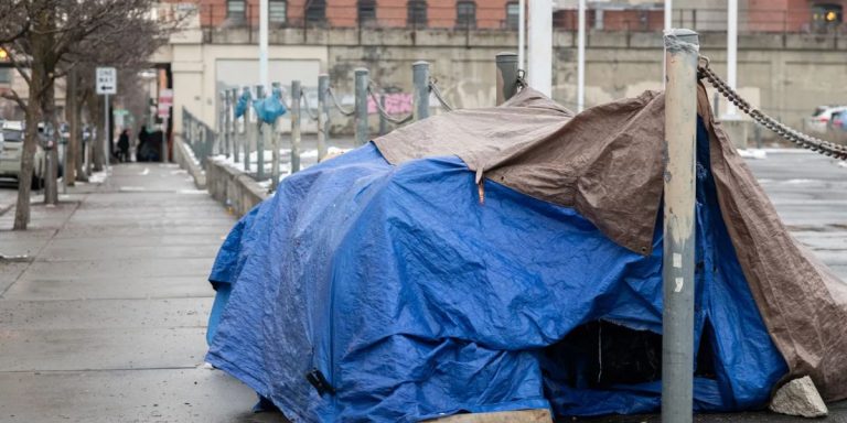 Washington State Lawmakers Move to Restrict Homeless Encampments Near Schools and Public Spaces