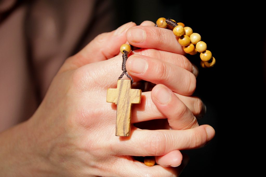 American Airlines Flight Turns Around After Passenger Attacks Crew, Swallows Rosary Beads